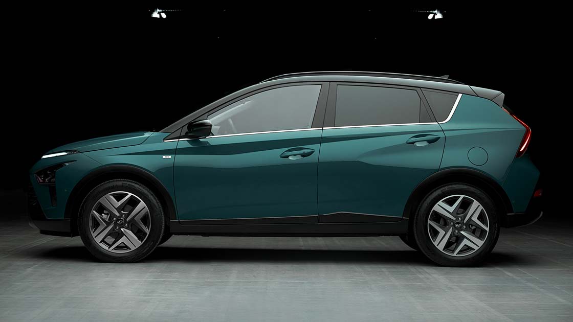 фото збоку абсолютно нового Hyundai BAYON